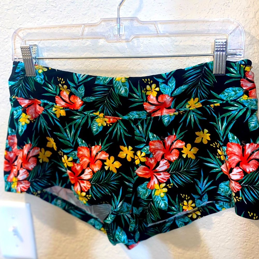 Short Stretchy Floral Hawaiian Shorts